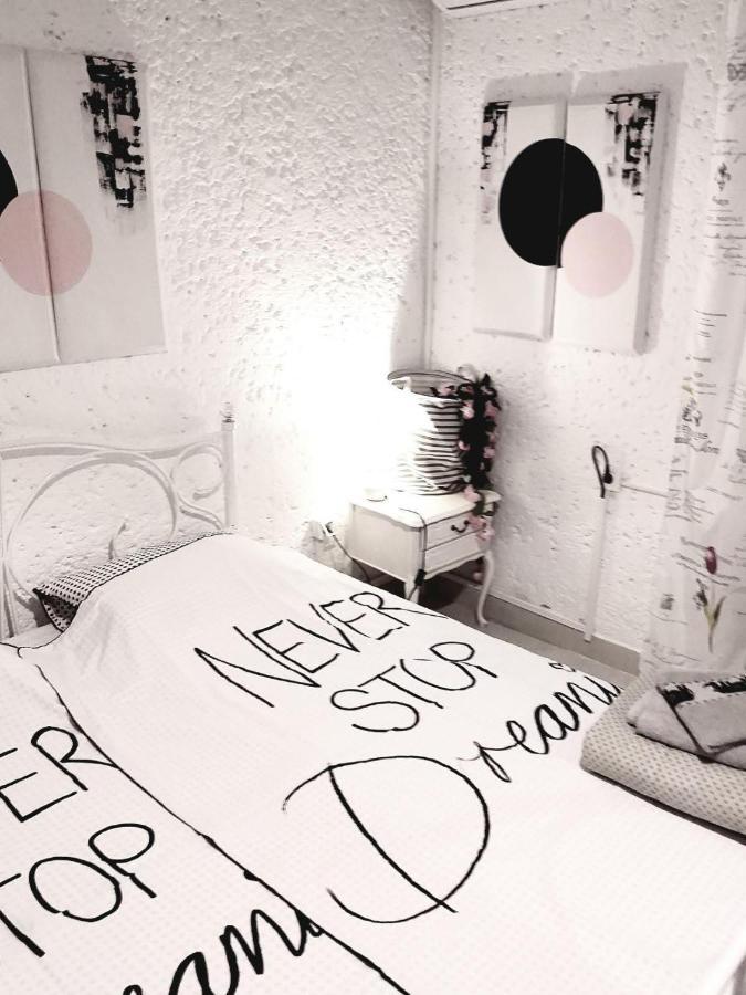 Ninas Dream Apartment เวอร์ซาร์ ภายนอก รูปภาพ