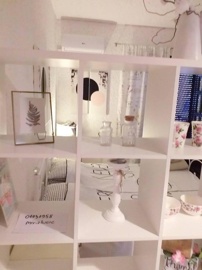 Ninas Dream Apartment เวอร์ซาร์ ภายนอก รูปภาพ
