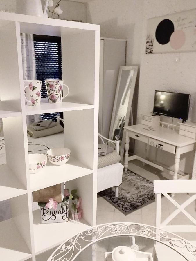 Ninas Dream Apartment เวอร์ซาร์ ภายนอก รูปภาพ
